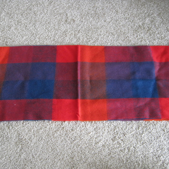 VINTAGE RED PUPLE BLUE MULTI-COLOR ACRYLIC SCARF - Picture 4 of 4